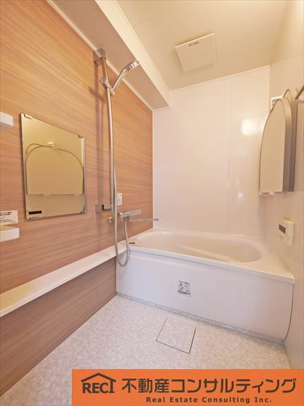 芦屋緑2住宅　13号棟の駐車場