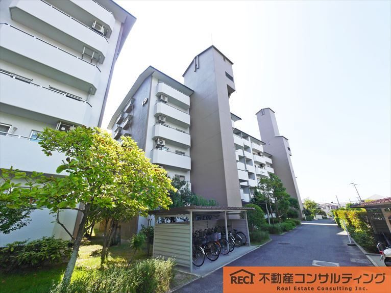 芦屋緑2住宅　13号棟の外観