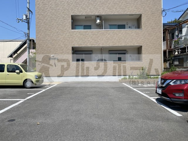 クロワール別宮の駐車場