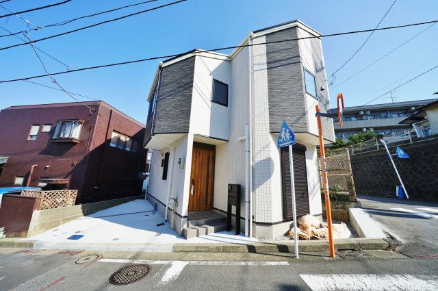 【横浜市旭区白根４丁目30-7新築戸建て】★仲介手数料無料★（白根小学校・鶴ヶ峰中学校）の外観