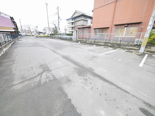 ロイヤルSK指柳の駐車場|駐車場があるので、車を買う予定の方も安心です