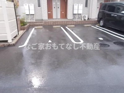 【駐車場】 | カモミール | 敷地内駐車場で便利です。