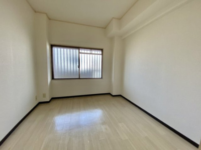 【洋室】 | エクセルハイツ下北 | 玄関横の洋室です