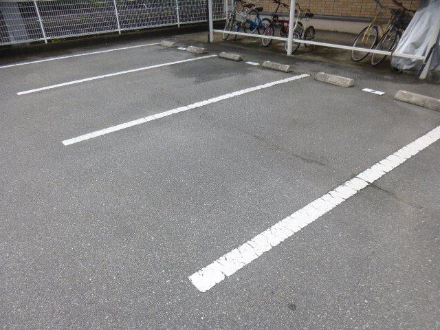 アゼリア大善の駐車場