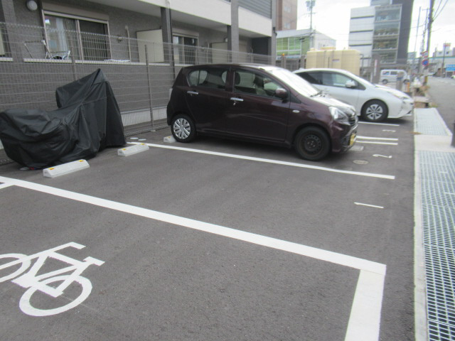 エレアージュ姫路駅南の駐車場