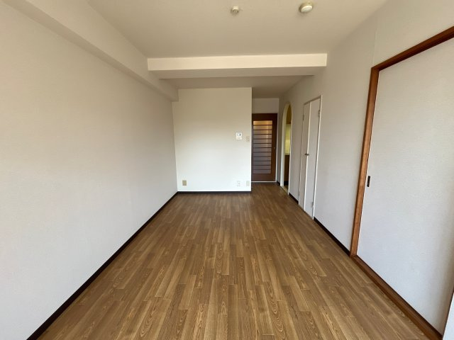 ロイヤルコーポ姫路北条の居間・リビング