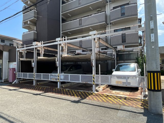 ロイヤルコーポ姫路北条の駐車場