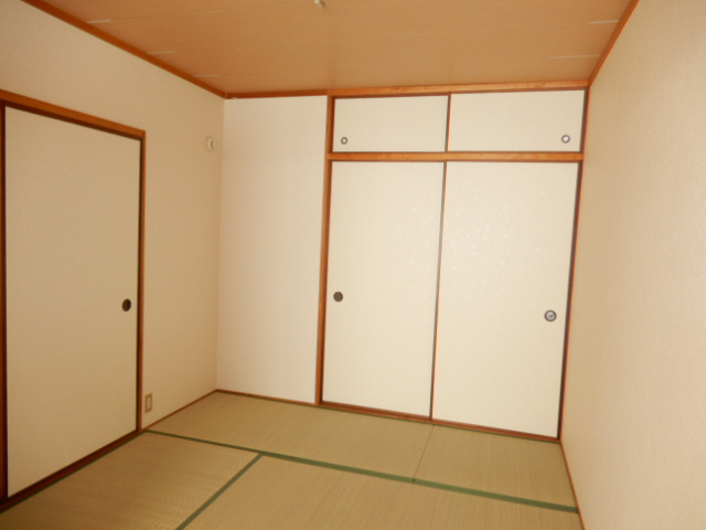 ロイヤルコーポ宝殿の和室