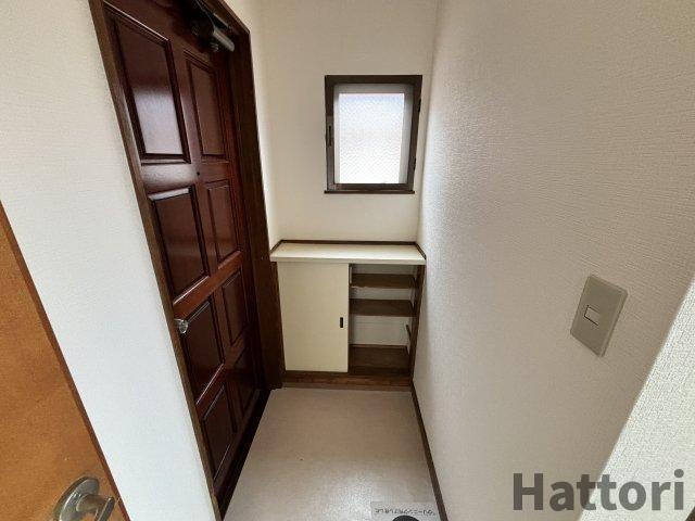 ダンマミダーの玄関