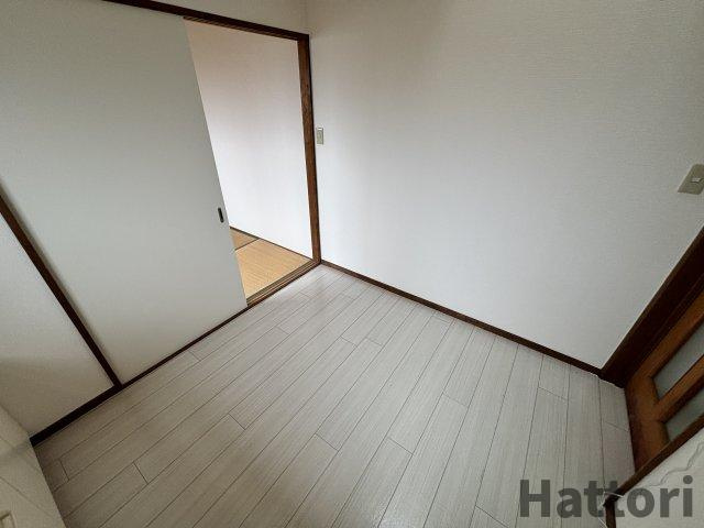 ダンマミダーの居間・リビング