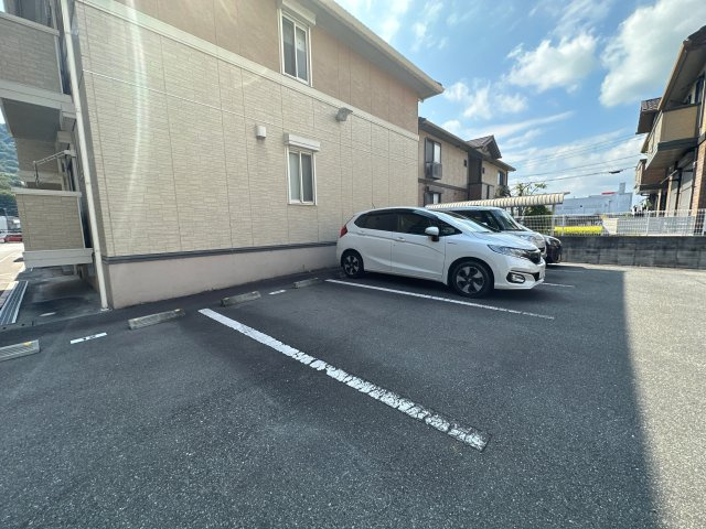 グランモア航　Ａ棟の駐車場