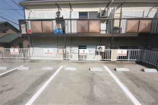 【外観】 | 小机パーキング　　　前向き駐車となります。