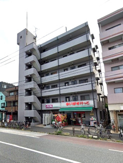 【外観】 | 京急線「川崎大師」駅まで徒歩圏内！「川崎」駅にアクセス可能な最寄りのバス停まで徒歩1分！1階にスーパーがあり生活に便利な立地の6階建てマンションです☆
