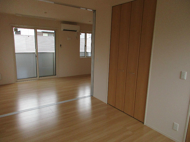 プレジールの居間・リビング