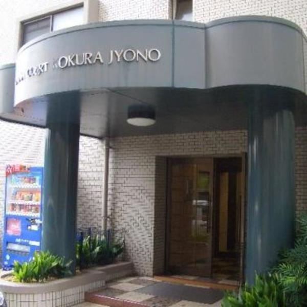 ダイナコート小倉城野　7階のエントランス