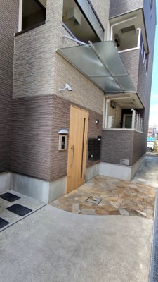 【エントランス】 | フジパレス小松 | 清掃の行き届いたきれいなエントランスです