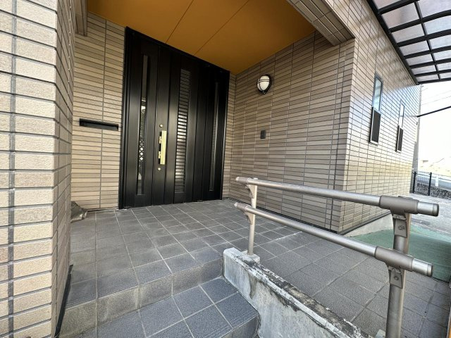 車椅子対応設計★6306吉成中古住宅の玄関