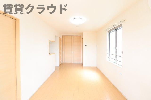 アルページュの居間・リビング|人気の角部屋です！2面採光のお部屋です♪