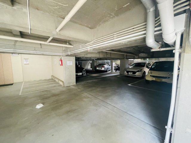 四条グランドハイツA棟の駐車場