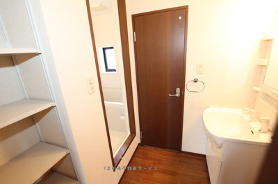 【洗面所】 | イリス三芳A棟 | コンパクトで使いやすい洗面所
イリス三芳A棟　201号室　2020年6月8日撮影