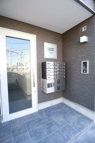 ジーメゾン昭島のエントランス