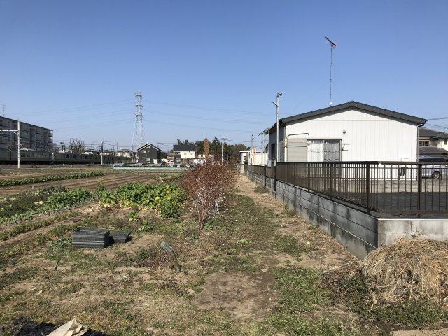 〈調整区域〉約143坪。資材置場・駐車場としてご検討ください。の前面道路含む現地写真|南西側道路