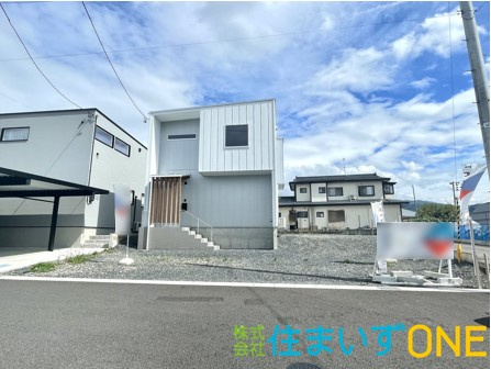 【前面道路含む現地写真】 | 【新築分譲住宅】 山形市吉原南　☆全1棟☆ | 前面道路にもゆとりがあり、並列駐車が3台以上可能です♪