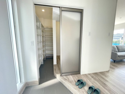 【玄関】 | 【新築分譲住宅】 山形市吉原南　☆全1棟☆ | シューズインクローク付きの玄関です(^^♪