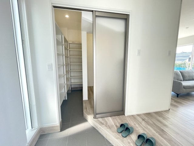 【玄関】 | 【新築分譲住宅】 山形市吉原南　☆全1棟☆ | シューズインクローク付きの玄関です(^^♪
