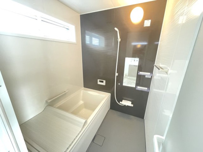 【浴室】 | 【新築分譲住宅】 山形市吉原南　☆全1棟☆ | アクセントパネルを採用した浴室です♪