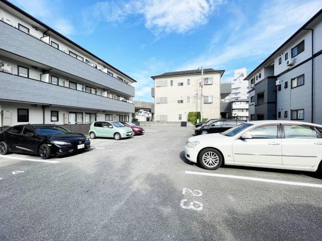 フォブール佐古　B棟の駐車場