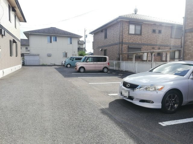 ロイヤルカームコートＢの駐車場