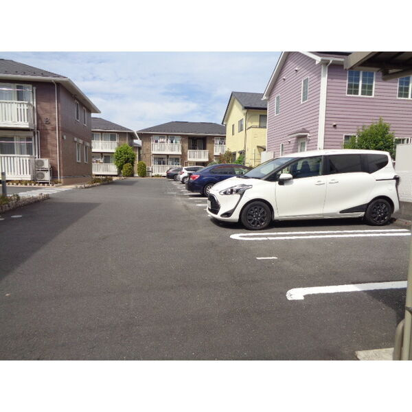 ソラーレつくばAの駐車場