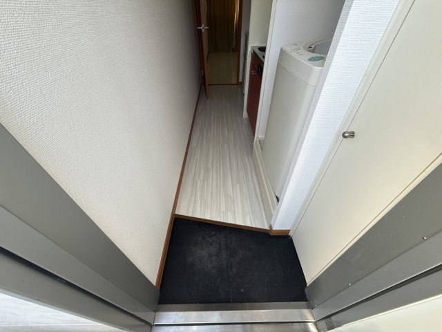 細江マンションの玄関
