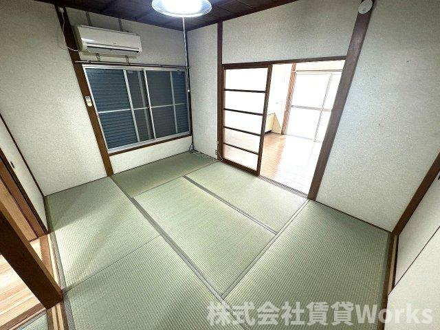南佐古三番町長屋の和室|明るい和室です
