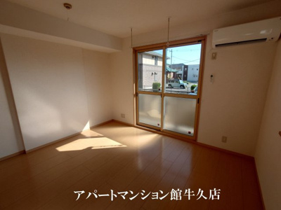 【居間・リビング】 | グランドセントレア８８８ Ａ・Ｂ | 洋室1（エアコン付、デザインクロス仕様）