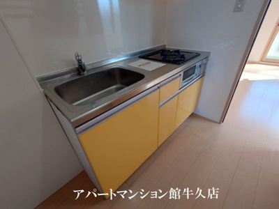 【キッチン】 | グランドセントレア８８８ Ａ・Ｂ | システムキッチン（2口ガスコンロ、グリル付）