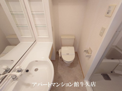 【トイレ】 | グランドセントレア８８８ Ａ・Ｂ | もちろん温水洗浄暖房便座です