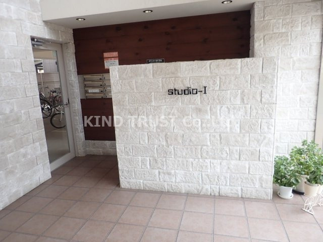 studio-Iのエントランス|建物の内部です