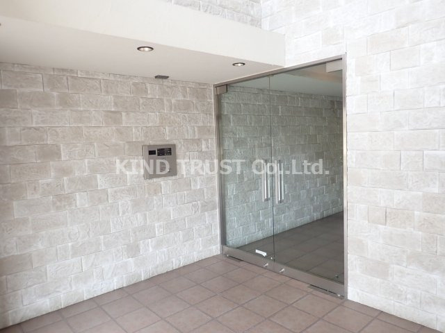 studio-Iのエントランス|清潔なエントランスです