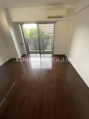 studio-Iの居間・リビング|こちらのリビングで趣味の時間をお楽しみください