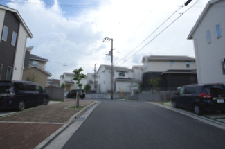 【前面道路含む現地写真】