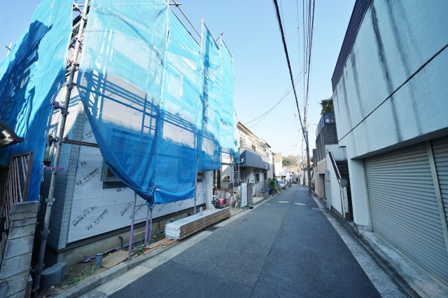 【横浜市保土ケ谷区仏向西34-16新築戸建て】★仲介手数料無料★（坂本小学校・保土ヶ谷中学校）の前面道路含む現地写真