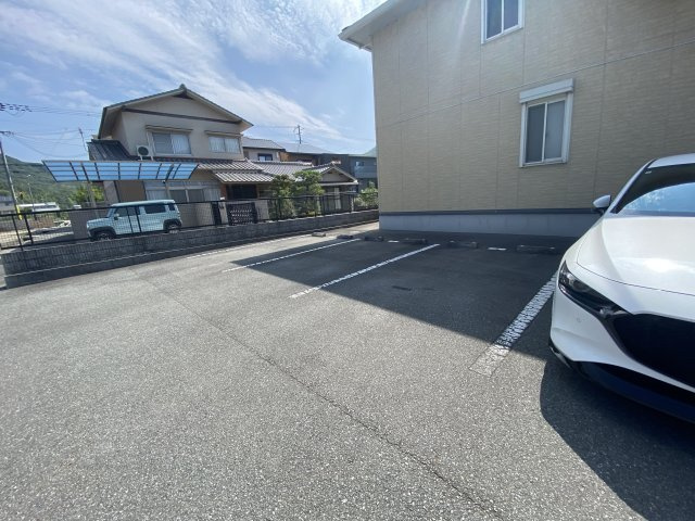 ハイムエルピスⅡの駐車場