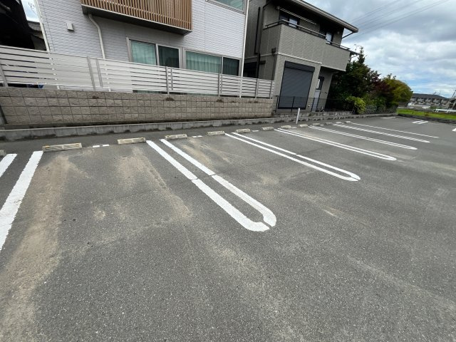 ヴィラ・フォレスティアの駐車場