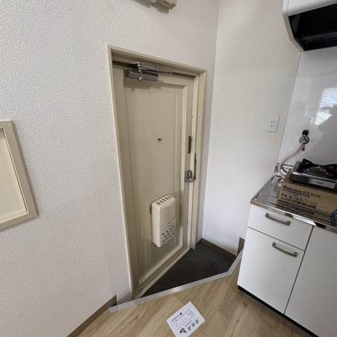 水元マンションの玄関