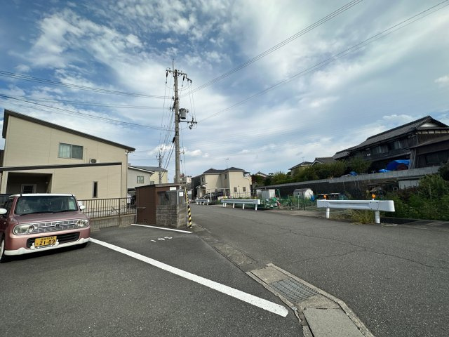プランレーヌⅡの駐車場