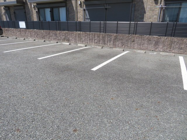 ラフレシール　A棟の駐車場