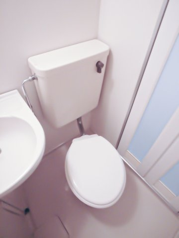 新生マンション天神　7階のトイレ|別号室のものになります。現状優先。