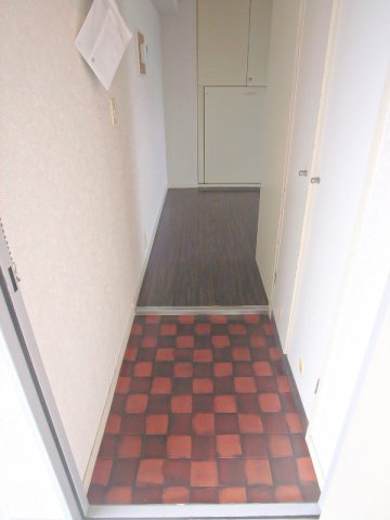 新生マンション天神　7階の玄関|別号室のものになります。現状優先。